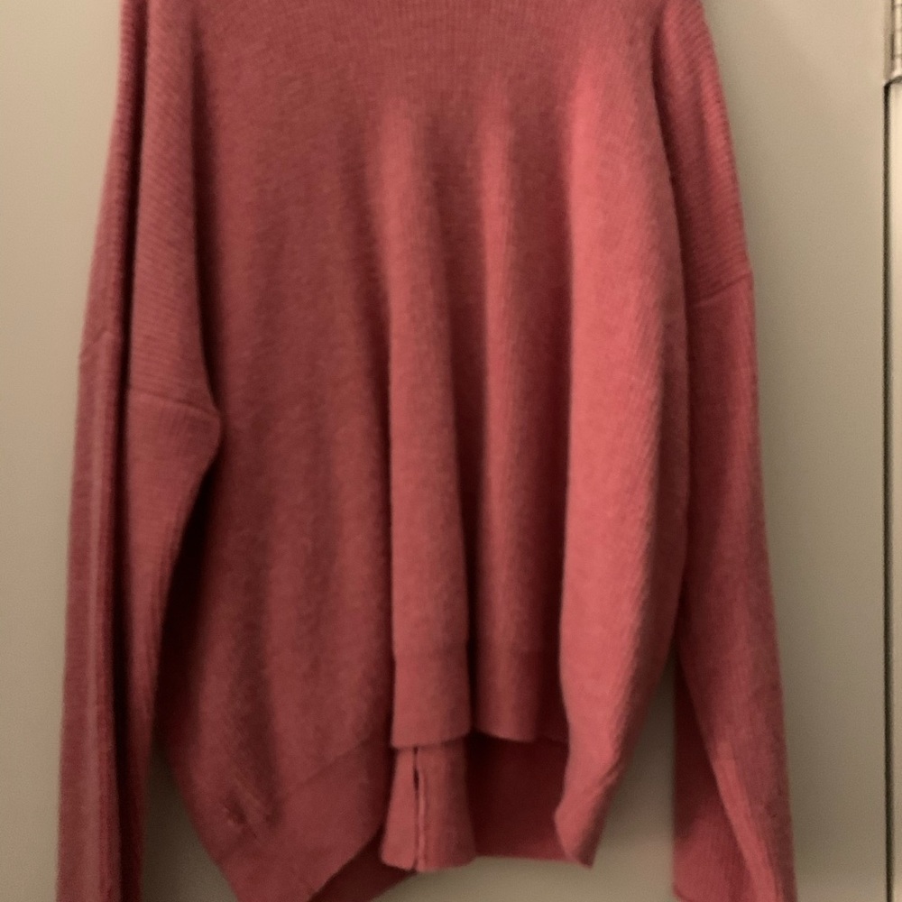 Botton down back sweater